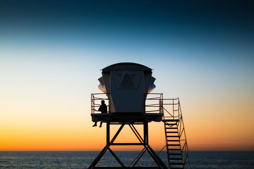 lifeguard hut
