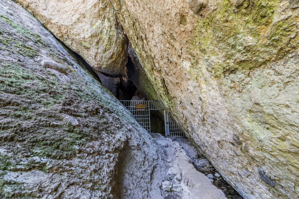 Balconies Cave