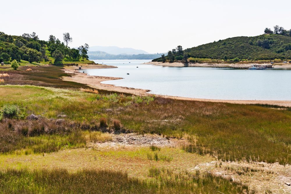 Pardee reservoir, overlook on the hike