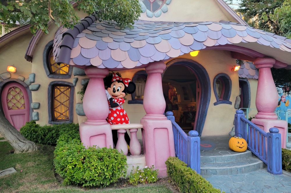 Minnie Mouse at her house in Toon Town