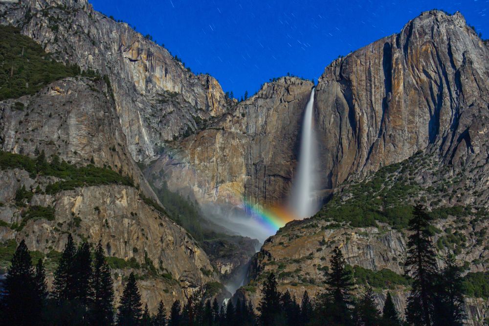 Yosemite moonbow