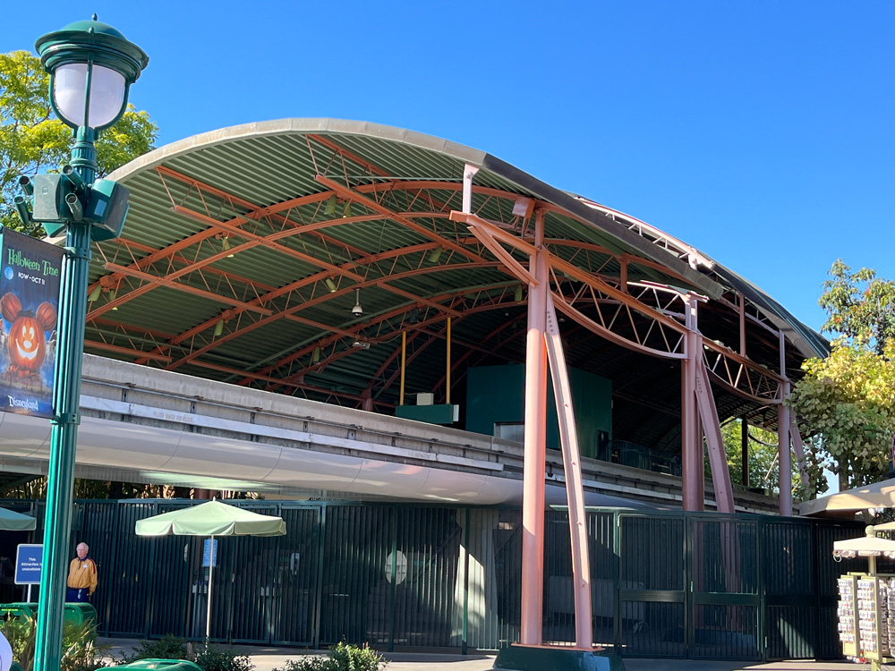 Disneyland resort tram