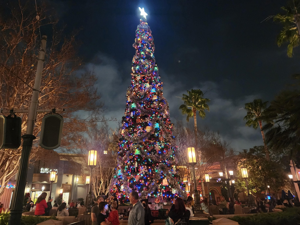 The Christmas tree in Disney California Adventure